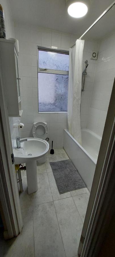 Family Friendly 3 Bedroom Flat Zone 2 - Children Stay Free! ロンドン エクステリア 写真