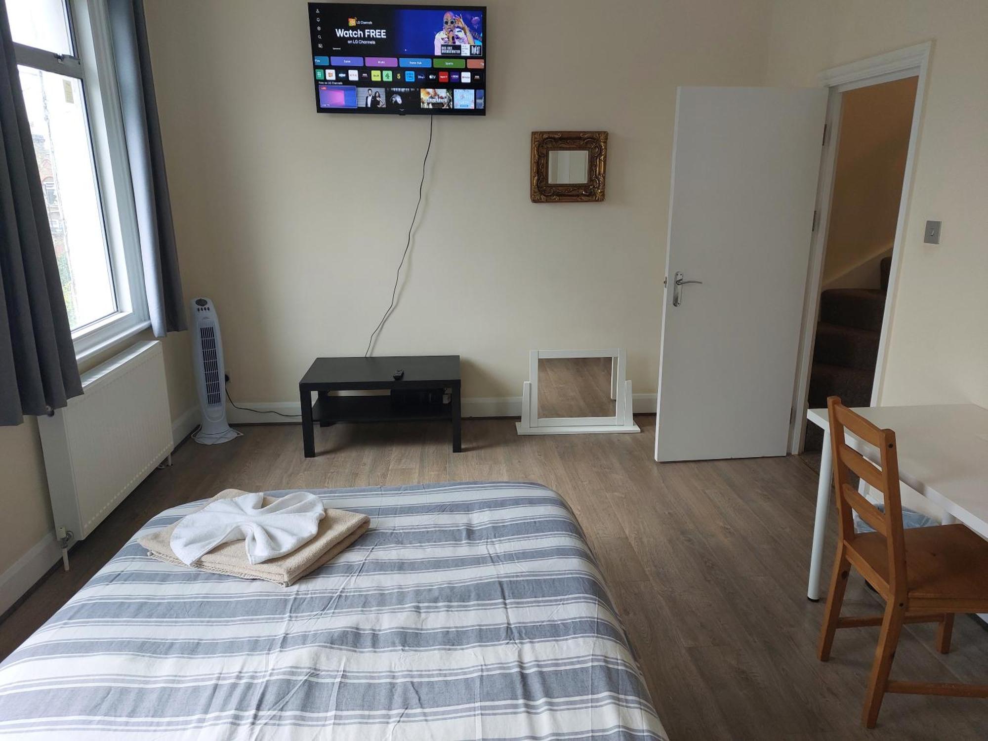 Family Friendly 3 Bedroom Flat Zone 2 - Children Stay Free! ロンドン エクステリア 写真
